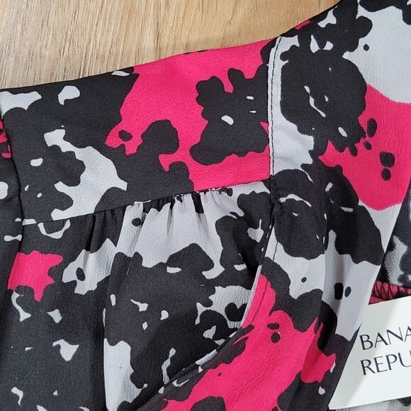 🔹️NWT Banana Republic Pink, Black, & Gray Short Sleeve Blouse Small - Picture 9 of 16